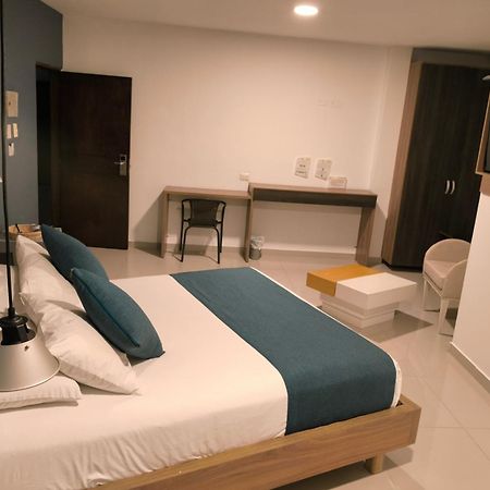 Hotel Quarta Avenida Монтерія Екстер'єр фото