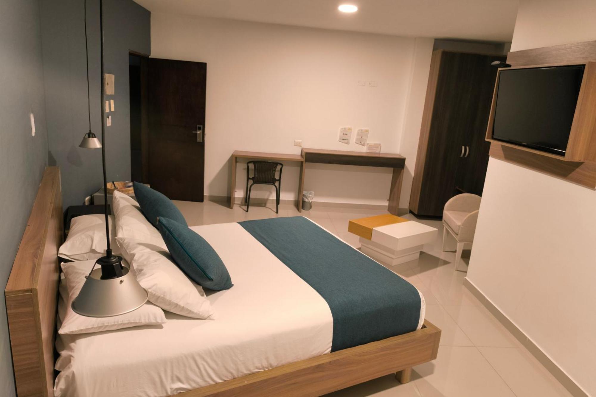 Hotel Quarta Avenida Монтерія Екстер'єр фото
