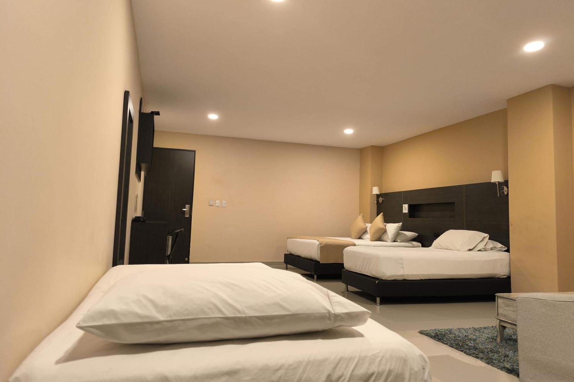 Hotel Quarta Avenida Монтерія Екстер'єр фото